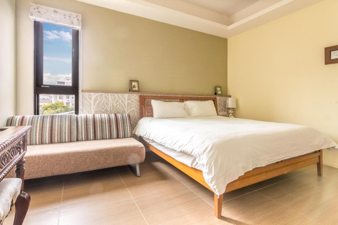 Jhongshan Building Bed And Breakfast Kota Hualien Bagian luar foto
