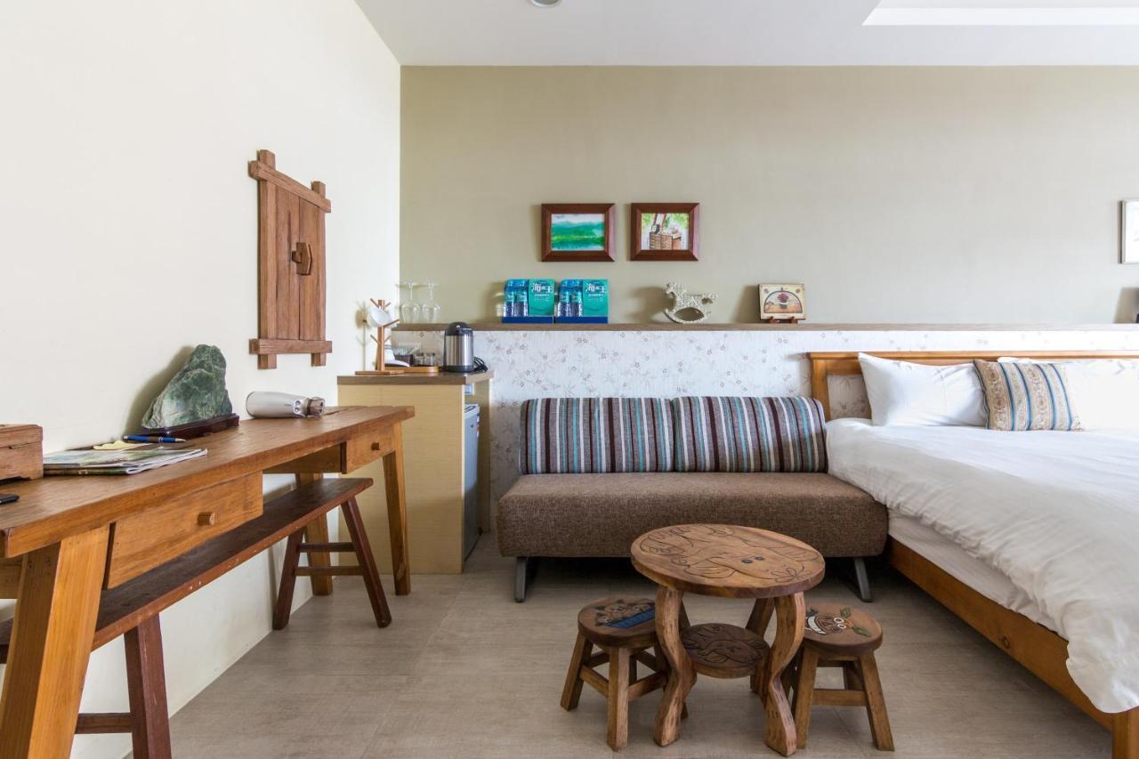 Jhongshan Building Bed And Breakfast Kota Hualien Bagian luar foto