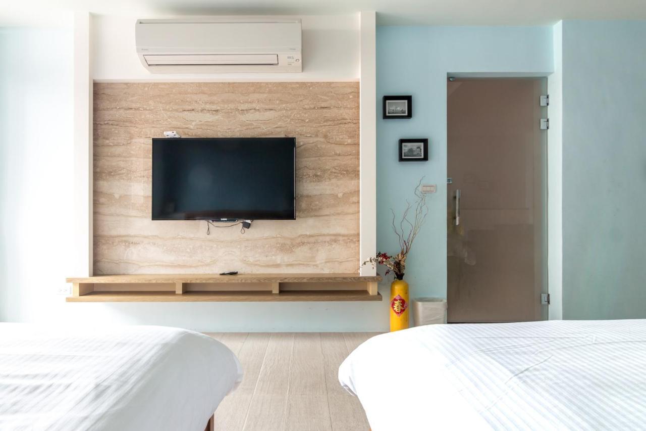 Jhongshan Building Bed And Breakfast Kota Hualien Bagian luar foto