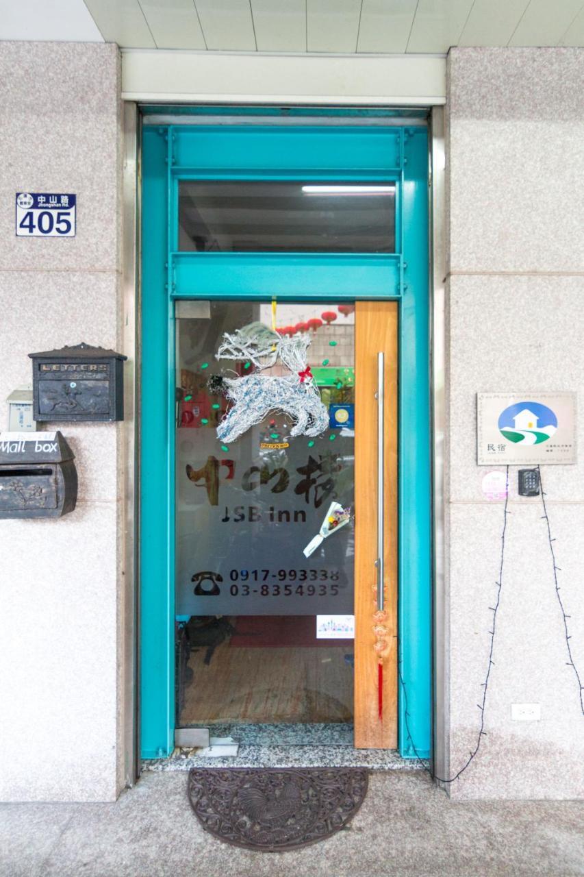 Jhongshan Building Bed And Breakfast Kota Hualien Bagian luar foto