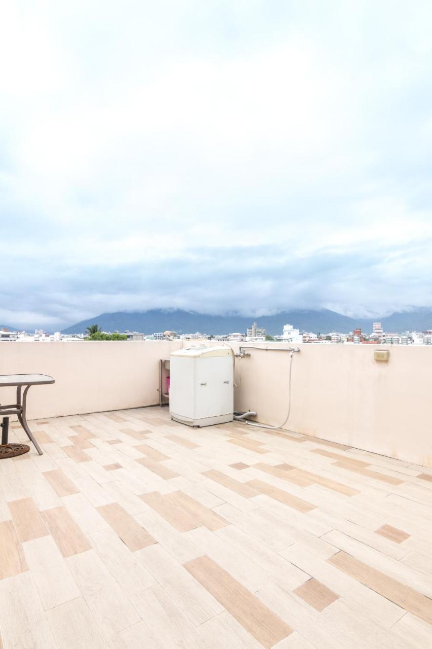 Jhongshan Building Bed And Breakfast Kota Hualien Bagian luar foto