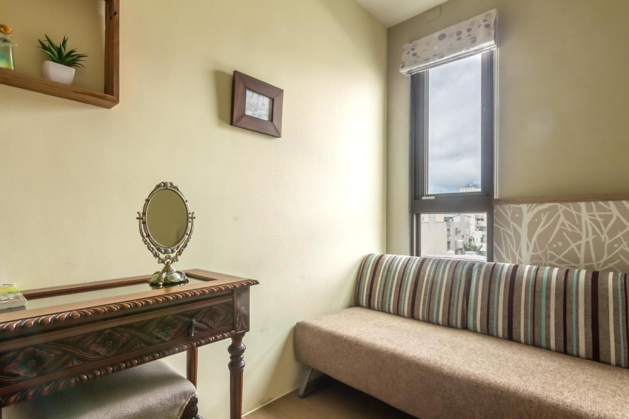 Jhongshan Building Bed And Breakfast Kota Hualien Bagian luar foto