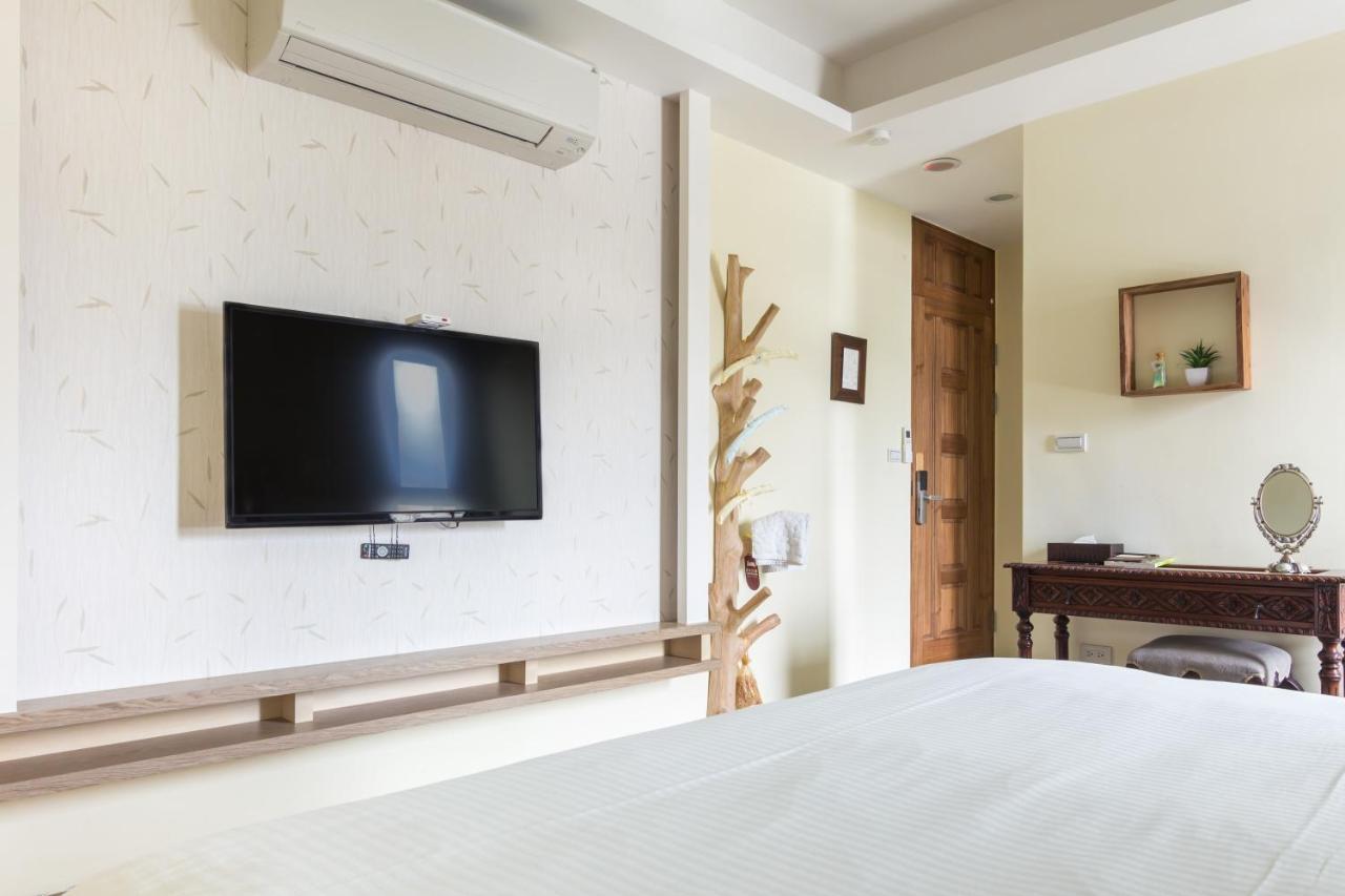 Jhongshan Building Bed And Breakfast Kota Hualien Bagian luar foto