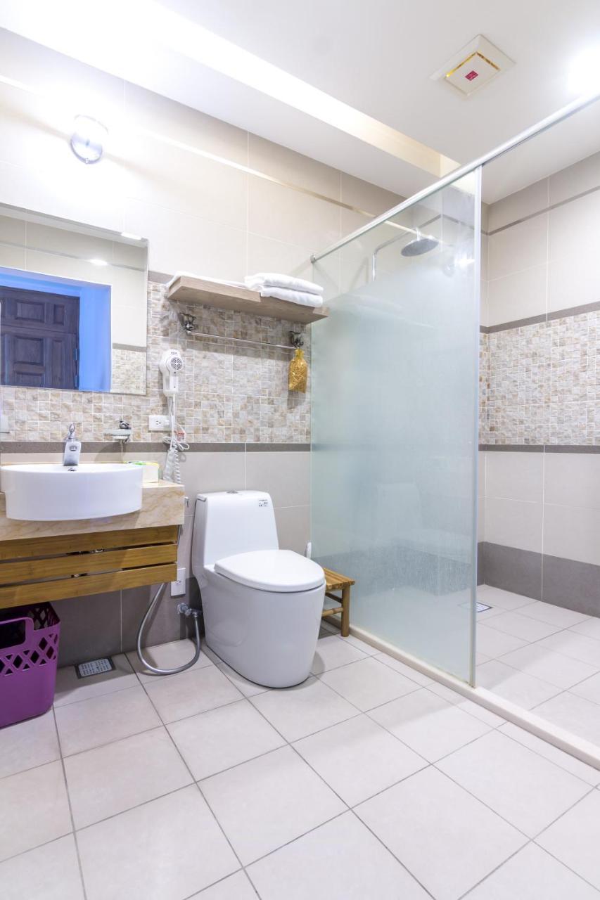 Jhongshan Building Bed And Breakfast Kota Hualien Bagian luar foto