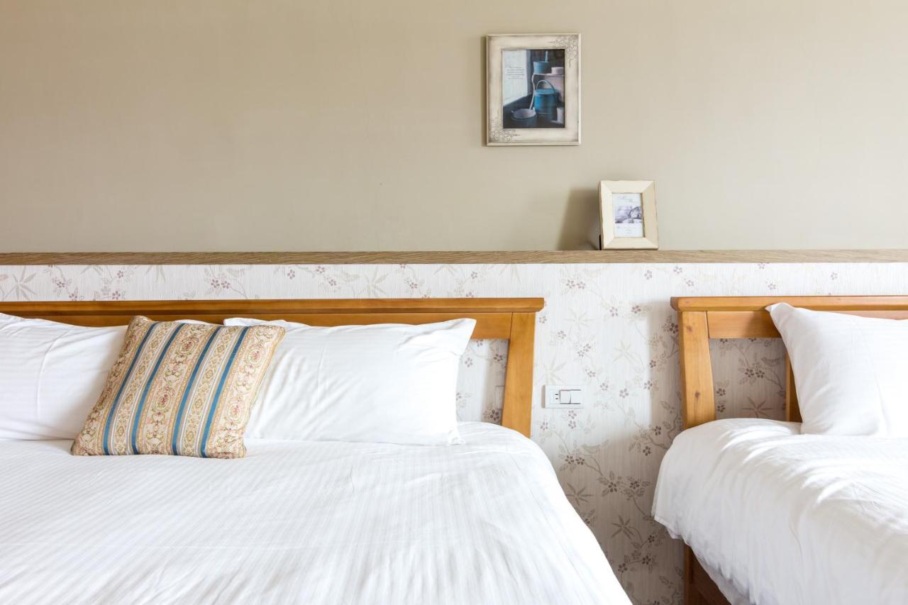 Jhongshan Building Bed And Breakfast Kota Hualien Bagian luar foto