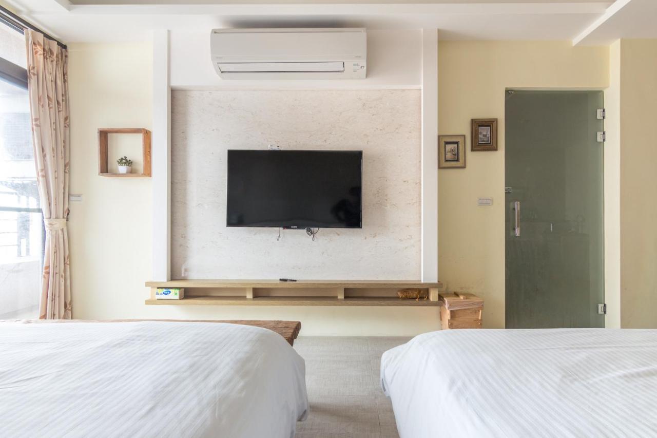 Jhongshan Building Bed And Breakfast Kota Hualien Bagian luar foto